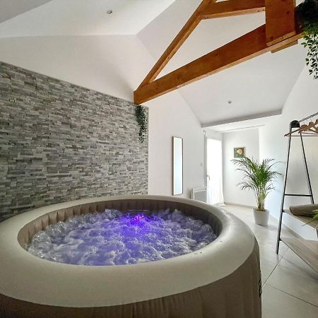 Un Cocon Pour 2 Ou 4 - Merignac -Jacuzzi - Netflix - Tram A Appartement Buitenkant foto