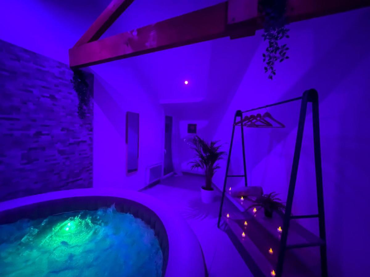 Un Cocon Pour 2 Ou 4 - Merignac -Jacuzzi - Netflix - Tram A Appartement Buitenkant foto